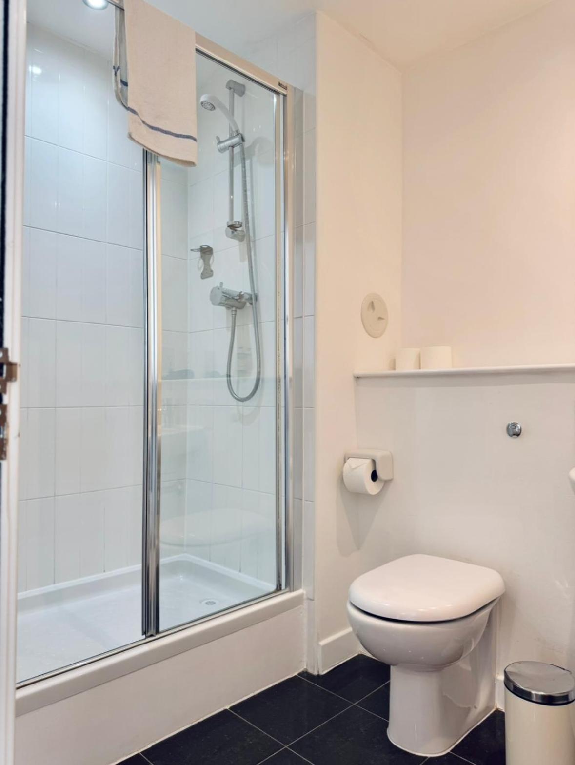 Modern Two Bedroom Apartments EDI Eksteriør bilde