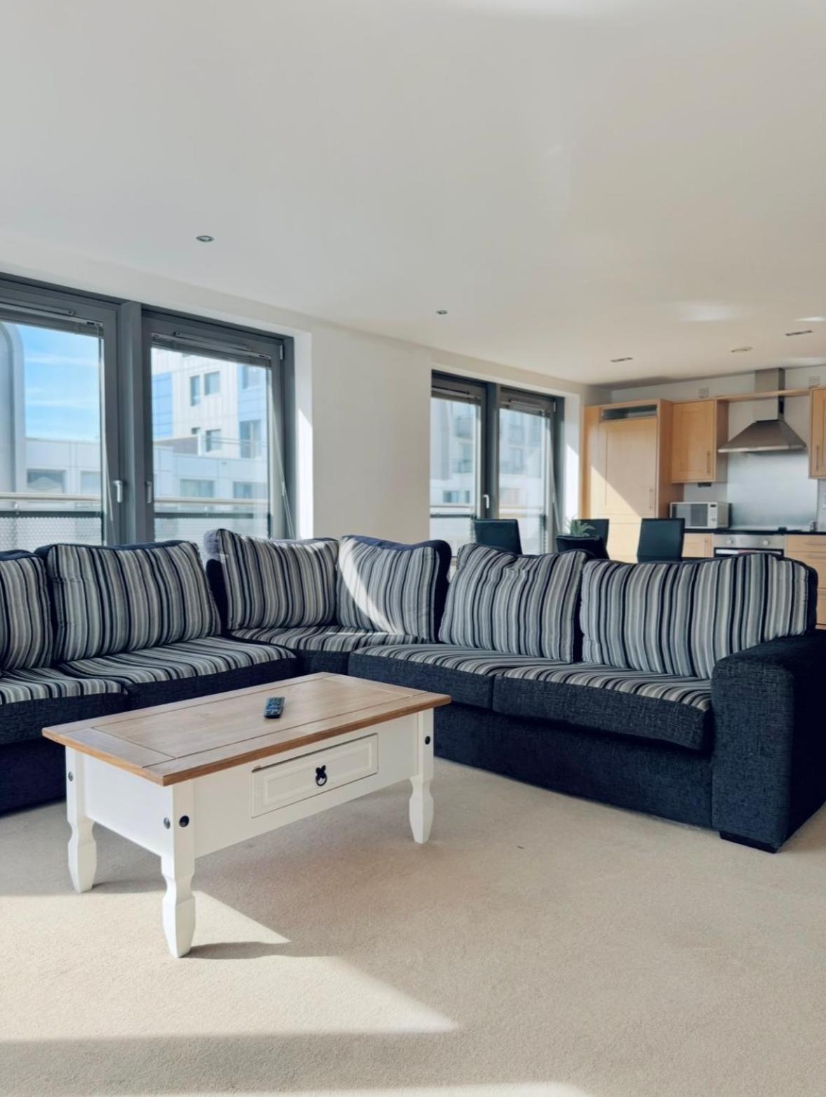 Modern Two Bedroom Apartments EDI Eksteriør bilde