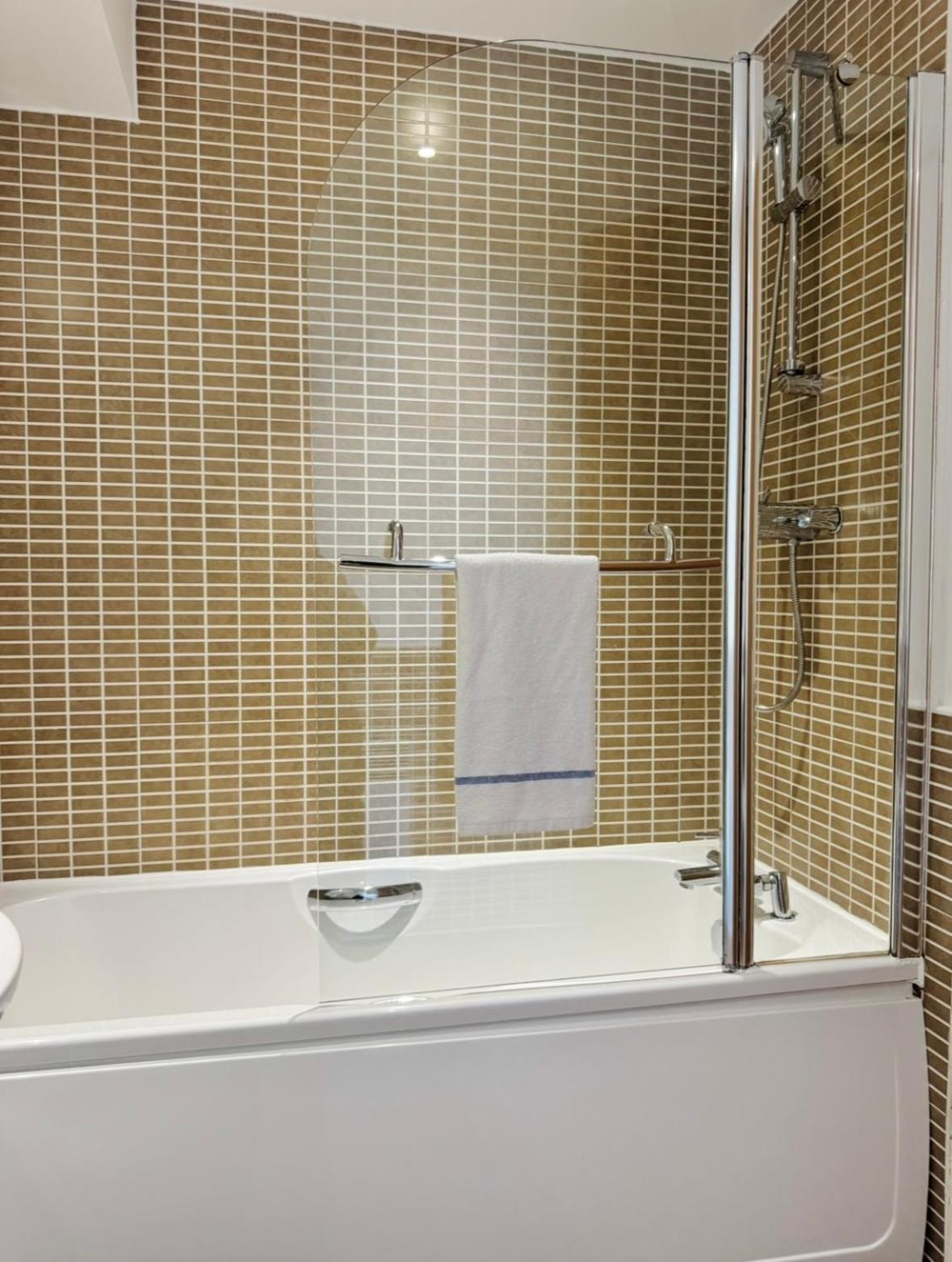 Modern Two Bedroom Apartments EDI Eksteriør bilde